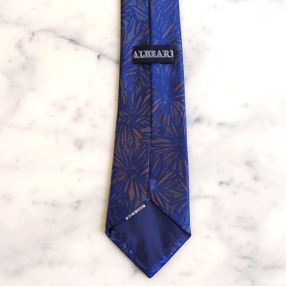 NWOT. Albeari 100% Polyester Tie with Multicolor Design Pattern. - Picture 4 of 5